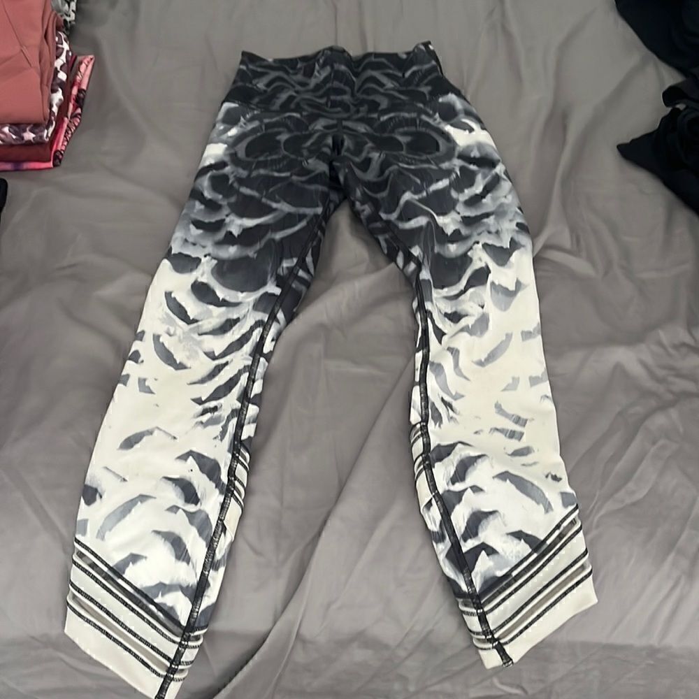 Lululemon high times legging sz 4- pretty plume angel wing ** RARE **